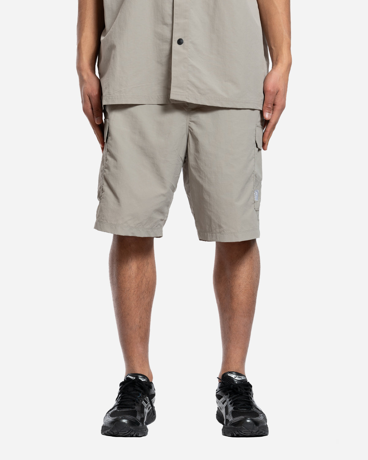 Short NSE Gris